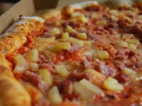 Pizza med ananas, foto. Hungry