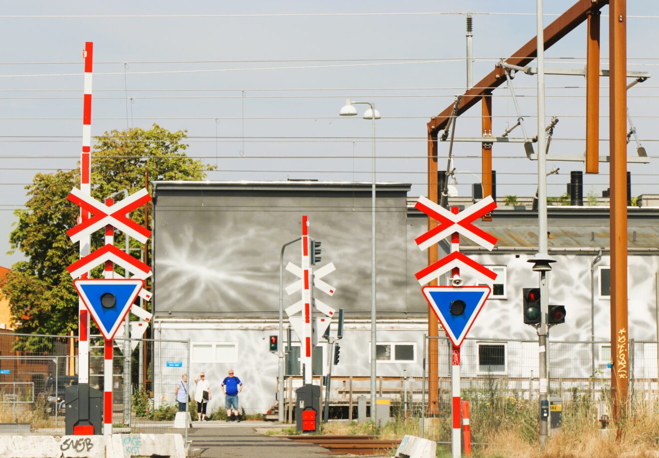Nyt permanent hegn langs Køge Station