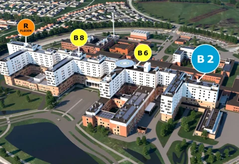 Sjællands Universitetshospital: De sidste tre sengebygninger i byggeprojektet er markeret på kortet, hvor B2 fremrykkes og åbner året før de øvrige to. B6 og B8 afleveres i 2026. Den første sengebygning, R-fløjen, åbnede i 2023. Pressefoto Region Sjælland